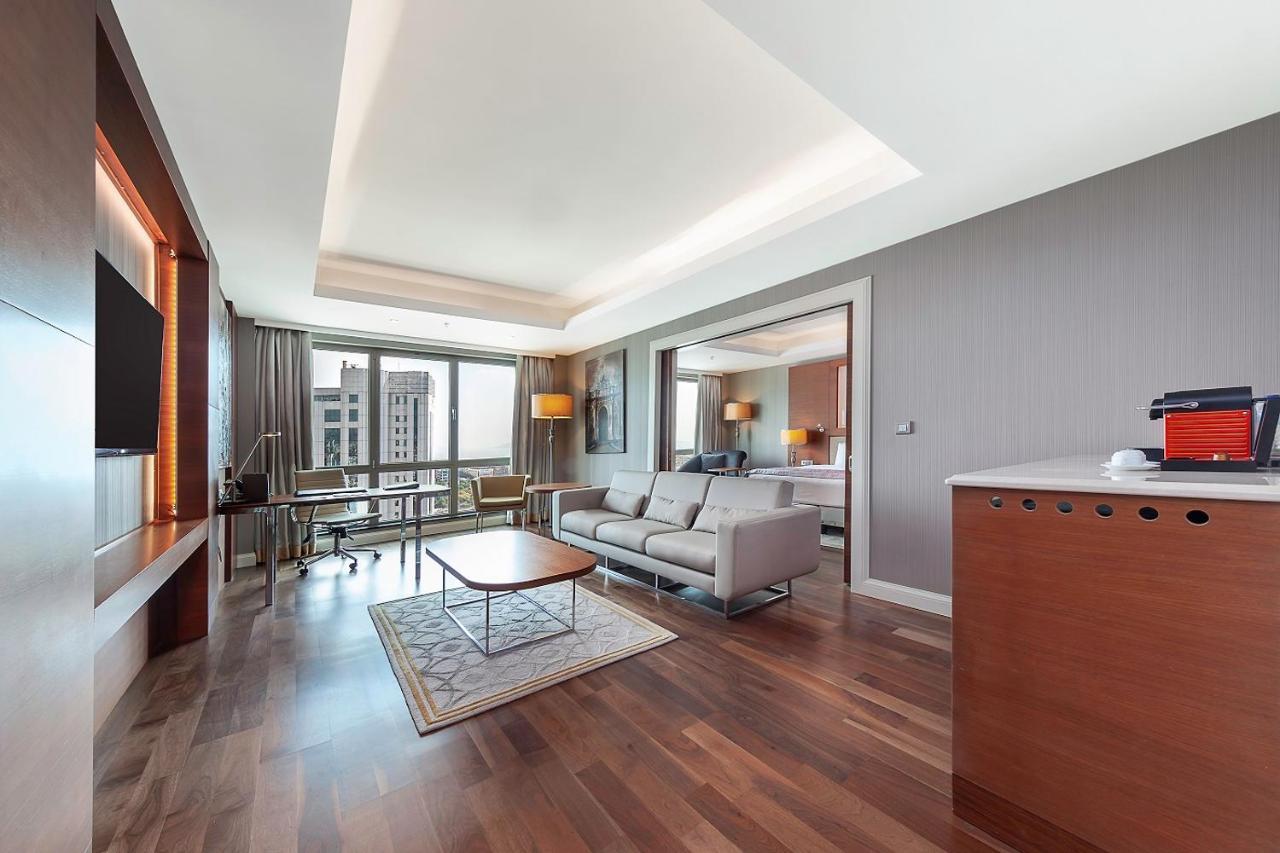 Dedeman Bostanci Istanbul Hotel & Convention Center Екстер'єр фото Suite at the hotel