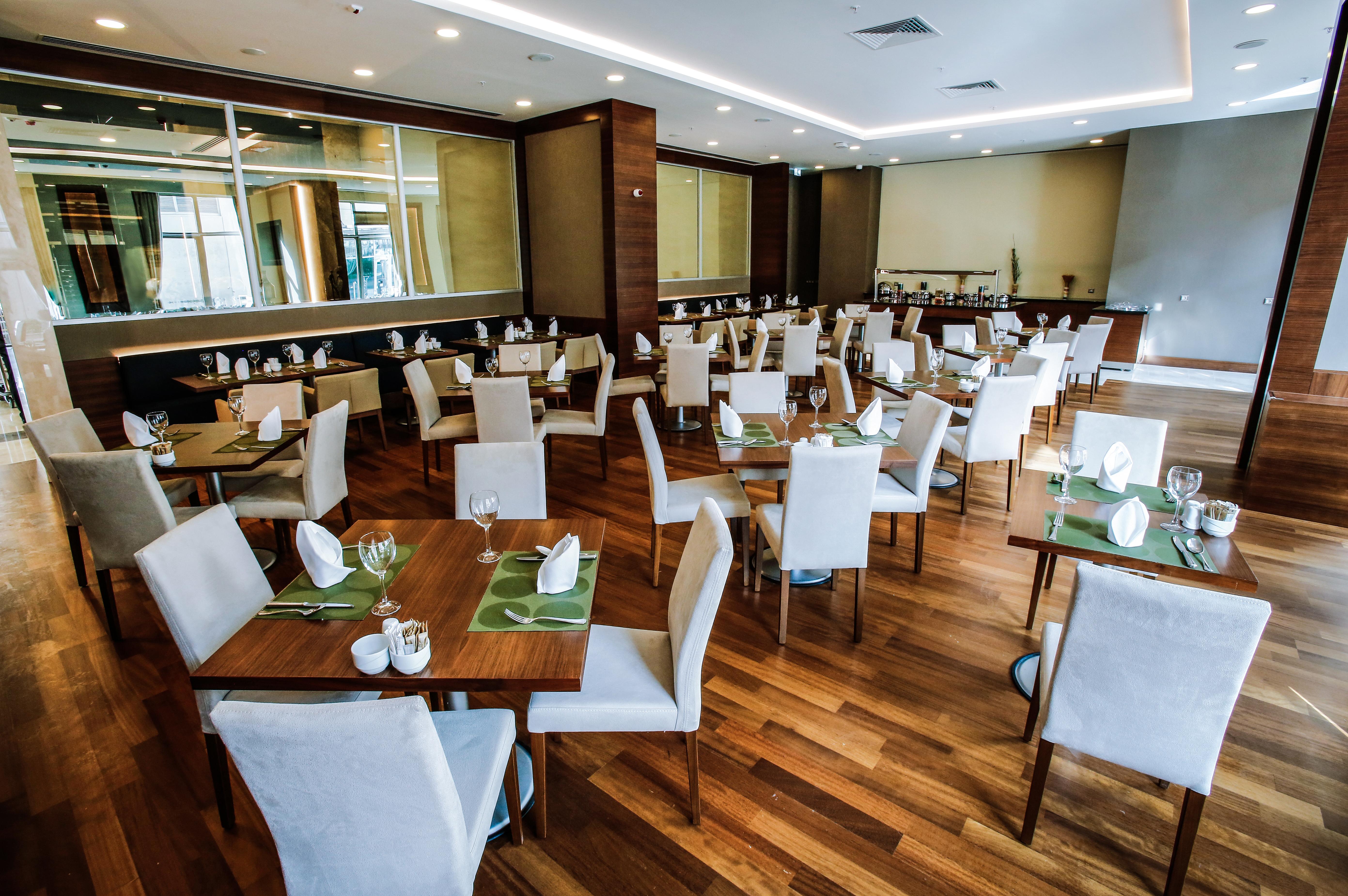 Dedeman Bostanci Istanbul Hotel & Convention Center Екстер'єр фото The restaurant at the hotel